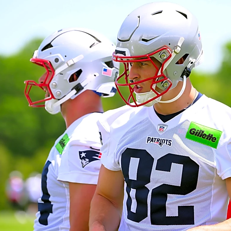 WATCH: Patriots rookie TE Eli Raridon scores first TD of NFL season