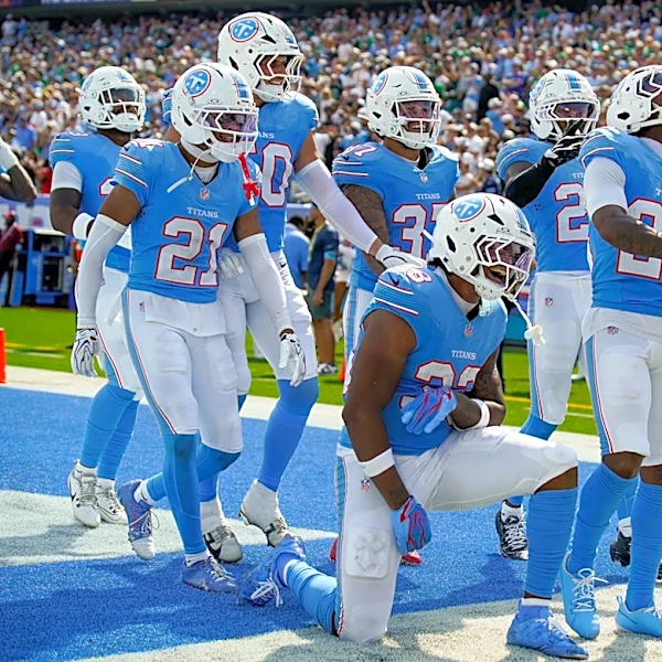 Titans' home turf reaches 157 degrees melting cleats prompting IV's
