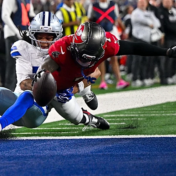 WATCH: Bucs 5-yard TD pass to Bucky Irving ties TNF game vs Dallas