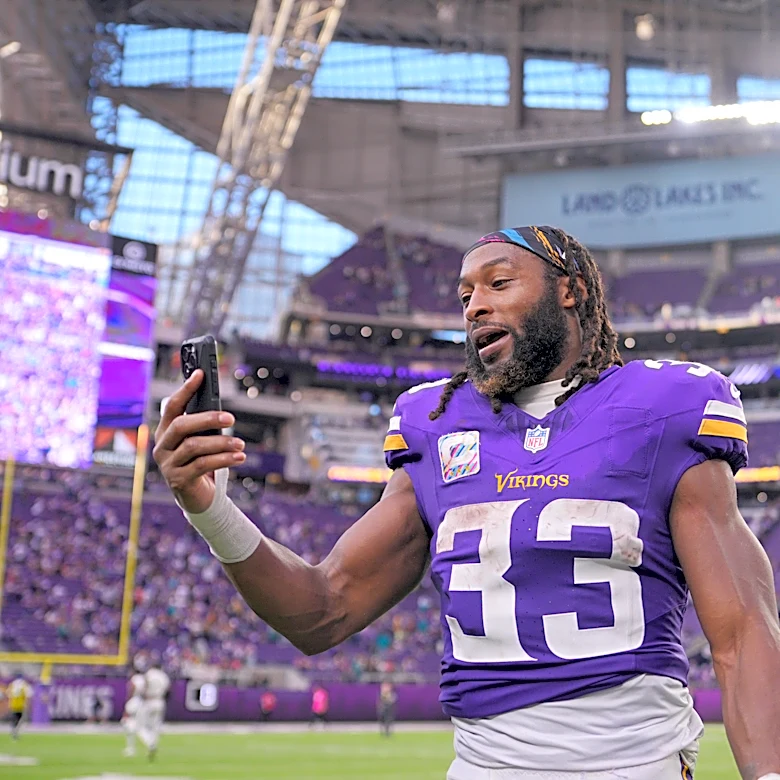 Is this fantasy managers' last day to sell high on Aaron Jones?