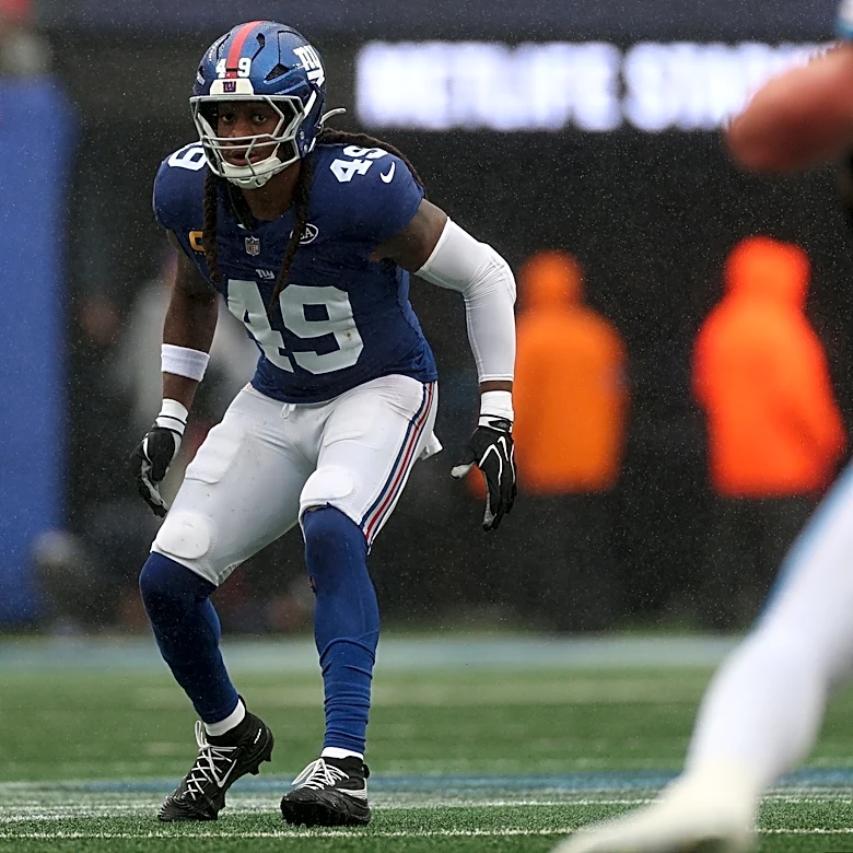 Giants lose LB Tremaine Edmunds for the year due to torn chest muscle