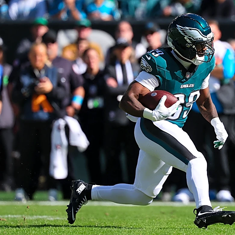 WATCH: Dameon Pierce scores TD to reclaim lead for Eagles on MNF