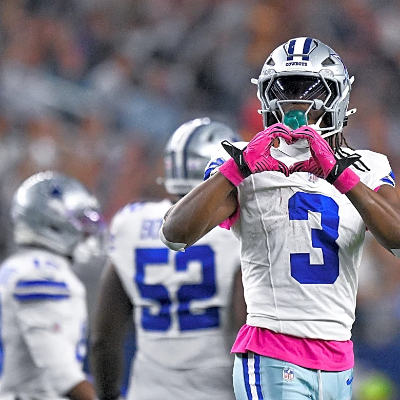 WATCH: George Pickens with amazing toe-tap TD vs Eagles on MNF