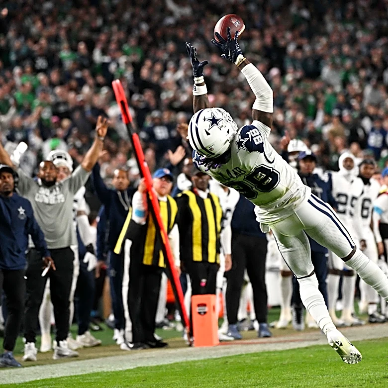 WATCH: Lamb scores second TD of MNF, Prescott has two-point conversion