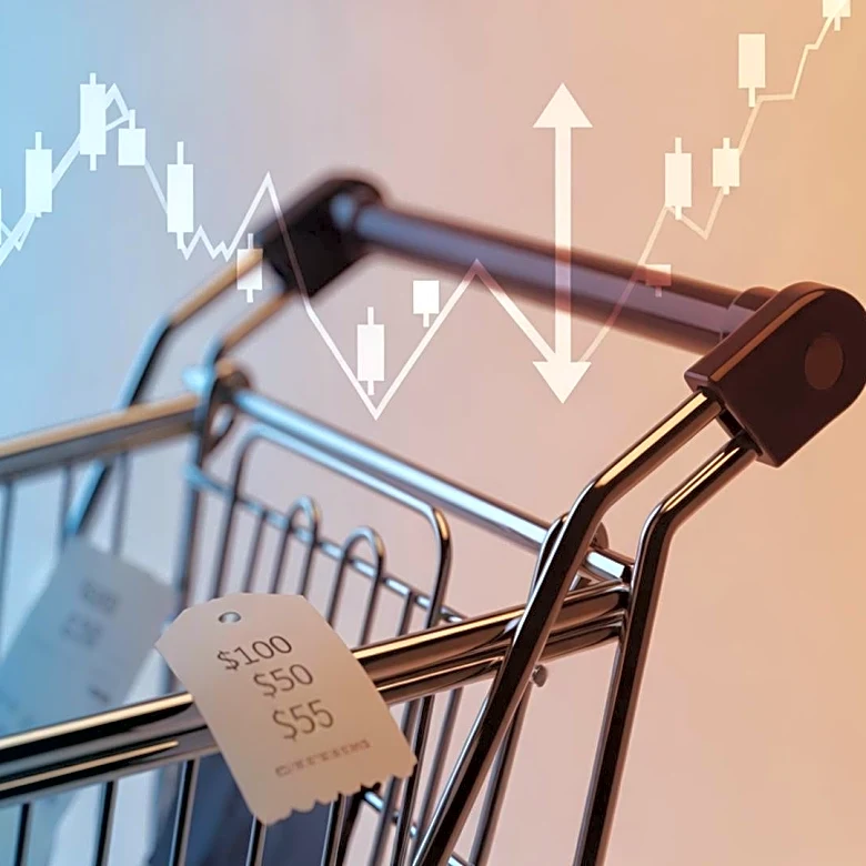 Economic Warning Signs Emerge Amid Record Holiday Shopping in 2025