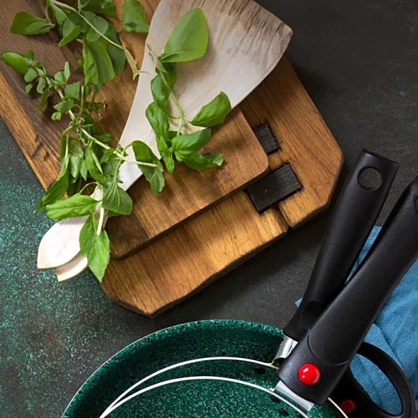 Microplastics in Kitchen Items: Potential Health Risks and Alternatives