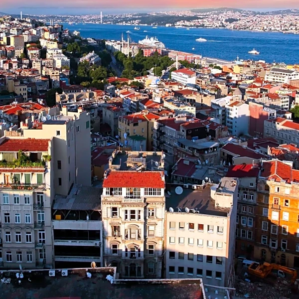 Airbnb Guests Encounter Unusual Bed Usage Rule in Istanbul