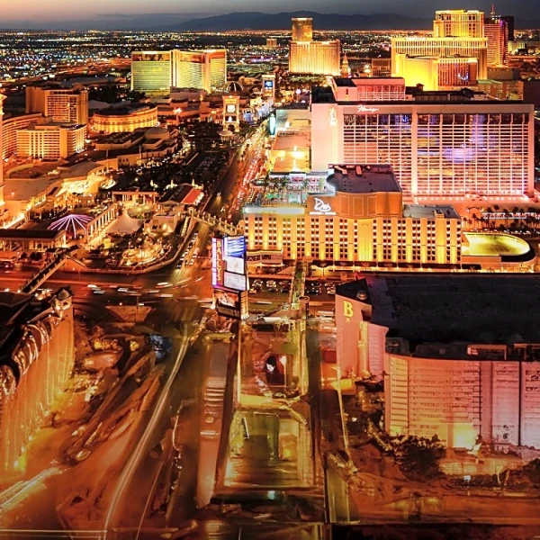 Las Vegas Insiders Highlight New Holiday Experiences on the Strip