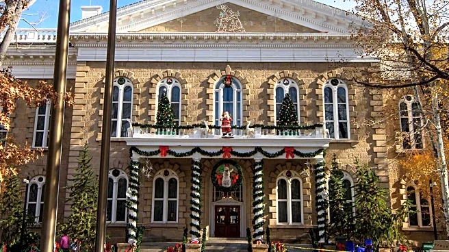 Courthouse Worker Receives Sentimental Secret Santa Gift, Sparks Online Praise