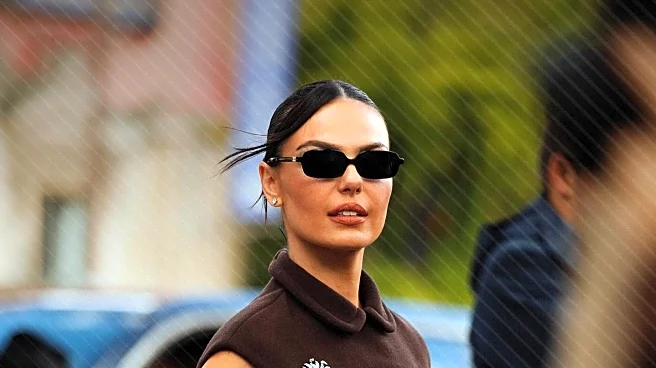 Vogue Editors Predict Fashion Trends for 2026, Highlighting Gloves and Brooches