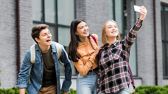 Health Experts Advise Teens on Setting Goals Amid Social Media Pressures