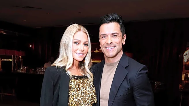 Kelly Ripa Discusses In-Flight Comfort Choices on 'Live with Kelly and Mark'