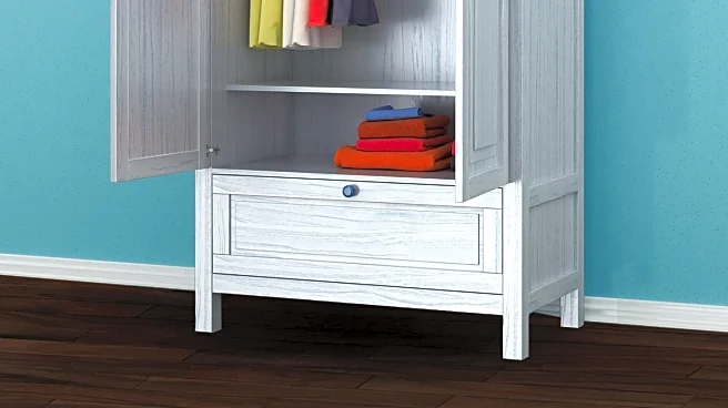 Miss Manners Addresses Etiquette of Informing Strangers About Wardrobe Malfunctions