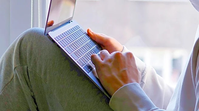 Dear Abby Column Highlights Romance Scam Concerns for Long-Distance Relationships