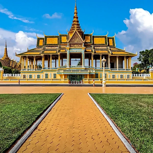 Explore Worldwide Launches Agent Incentive for Cambodia Famil Trip