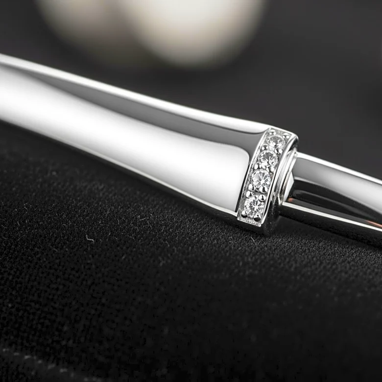 Pandora Introduces Platinum-Plated Jewelry Amid Flat Q4 Sales
