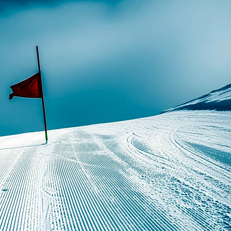 Lindsey Vonn's Olympic Comeback Ends with Early Fall in Downhill Event