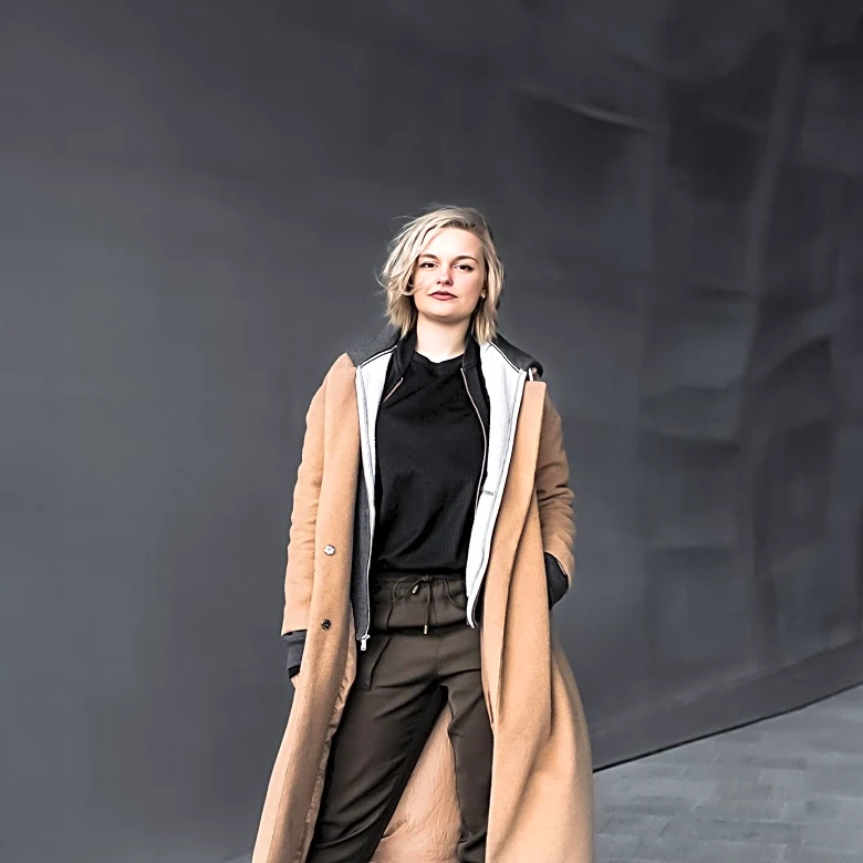 Donna Karan Unveils Fall 2026 Collection with Emphasis on Comfort and Versatility