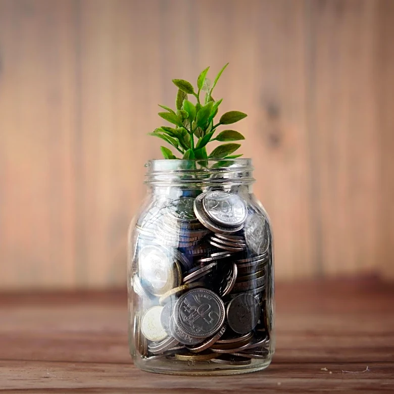 CBS News Analyst Offers Advice on Sharing Financial Information in Relationships