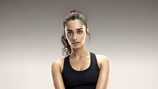 Emily Ratajkowski Models Bold Sports Bralette, Captivating Social Media