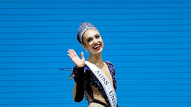 Pageant Contestant Loses Teeth Mid-Speech, Continues with Poise