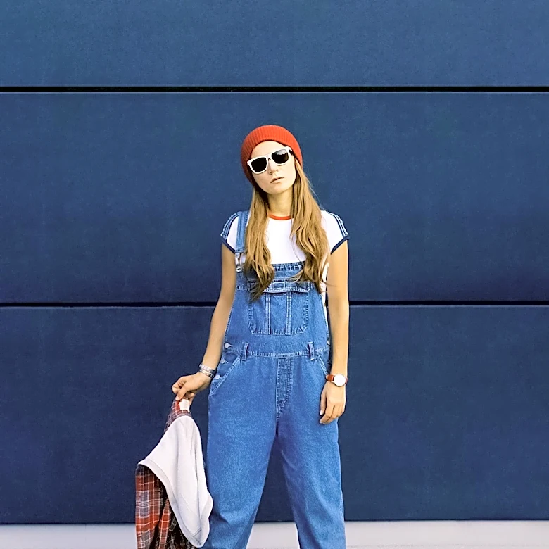 Vintage Gap Clothing Gains Popularity Among Thrift Shoppers