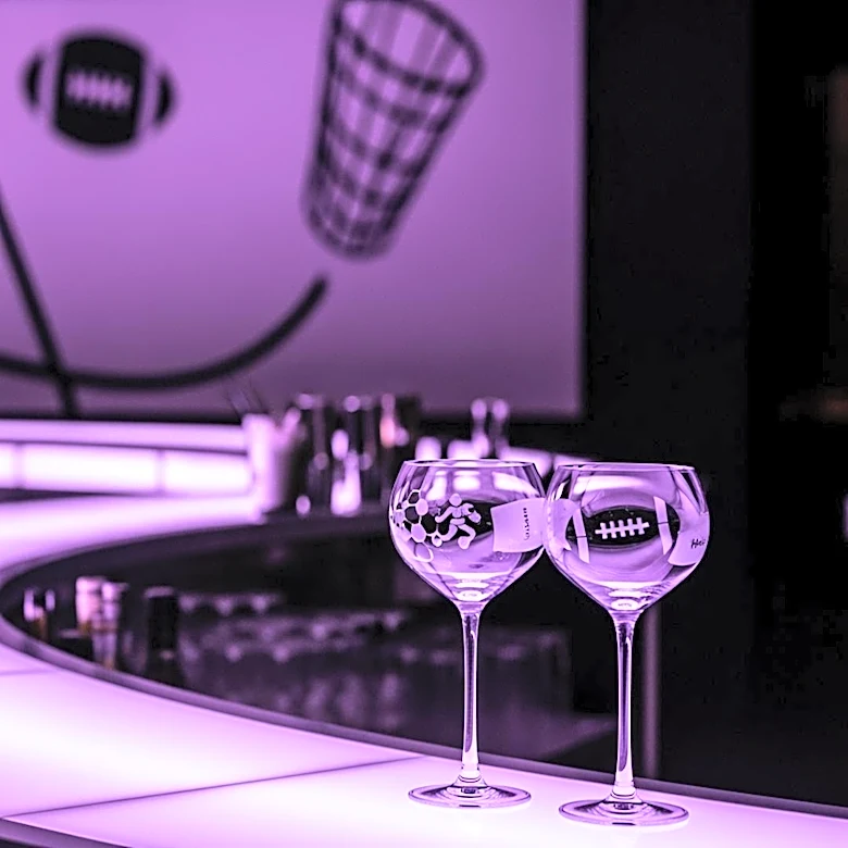 Women's Sports Bars Gain Popularity, Highlighting Economic and Social Impact