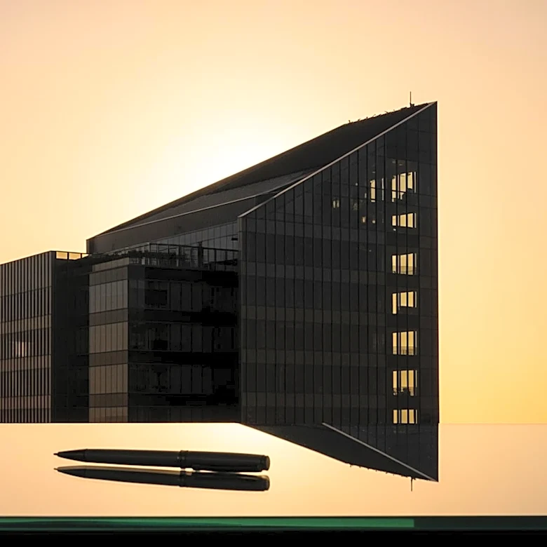 Everlane to Relocate Headquarters to Los Angeles Amid Rent Dispute