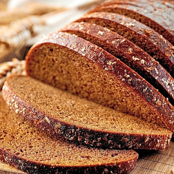Dietitians Highlight Rye Bread's Nutritional Benefits and Considerations for Consumers