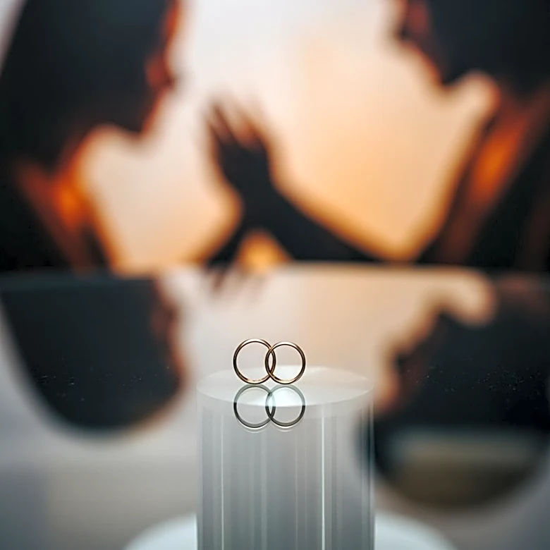 Mauricio Umansky Spotted with 'Love Island' Star Amid Family Legal Battle