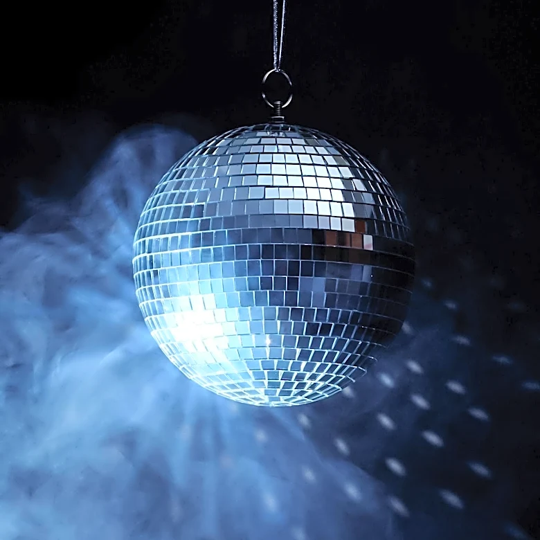 Columbia College Hosts Disco-Themed Blood Ball for Students