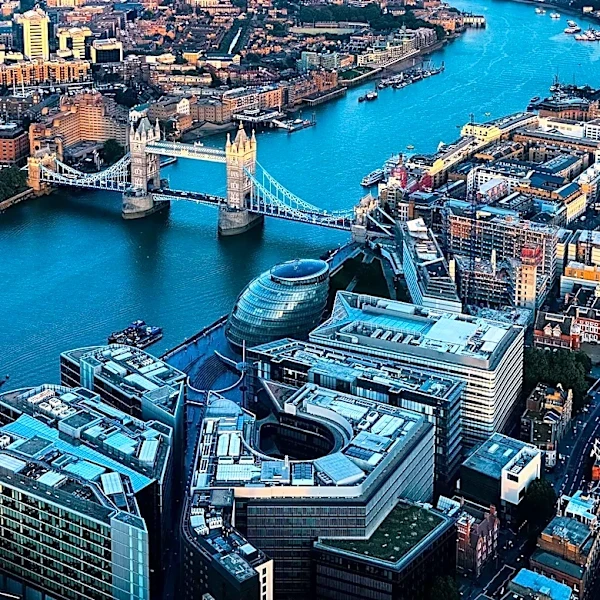 Journalist Reflects on Cultural Differences After Returning to London from New York