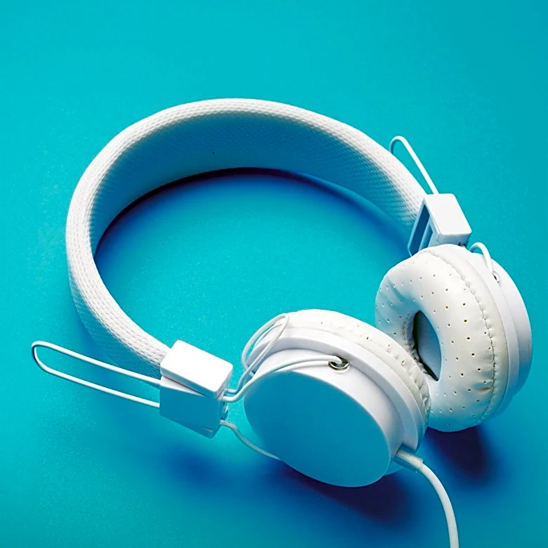 CNET Launches Survey to Determine Most Loved Headphones and Earbuds of 2026