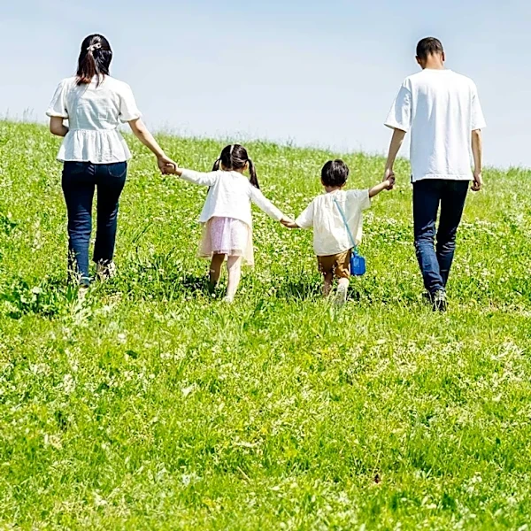 Minnesota Families Celebrate Easter with Egg Hunts Amid Pleasant Weather
