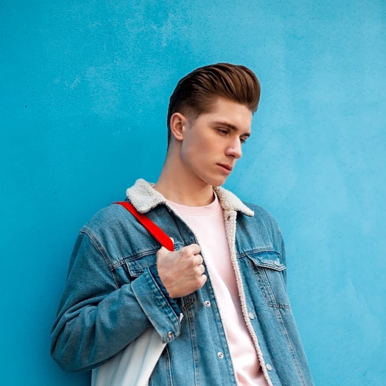 Gen Z Men Embrace 'Looksmaxxing' Amid Rising Appearance Pressures