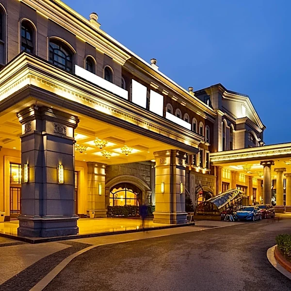 Hotel Viking in Newport to Reopen After Multimillion-Dollar Renovation