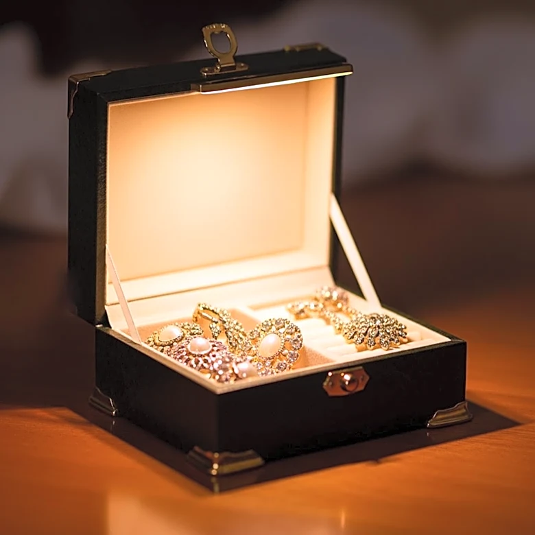 Julien's Auctions Hosts Sale of 'And Just Like That...' Memorabilia to Benefit Charity