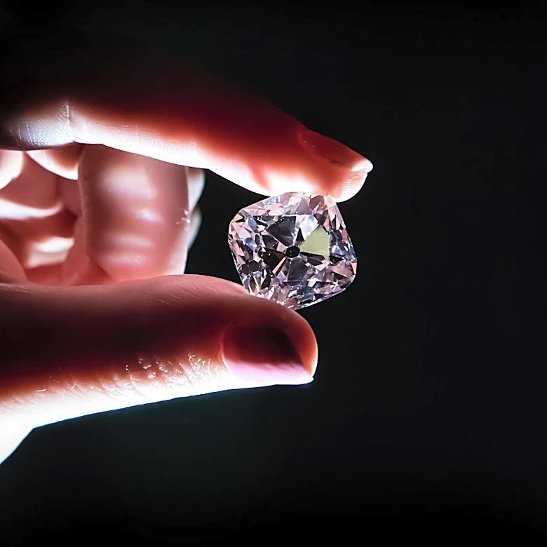 Sotheby's to Auction Rare De Beers Diamond in Hong Kong Amidst Market Challenges