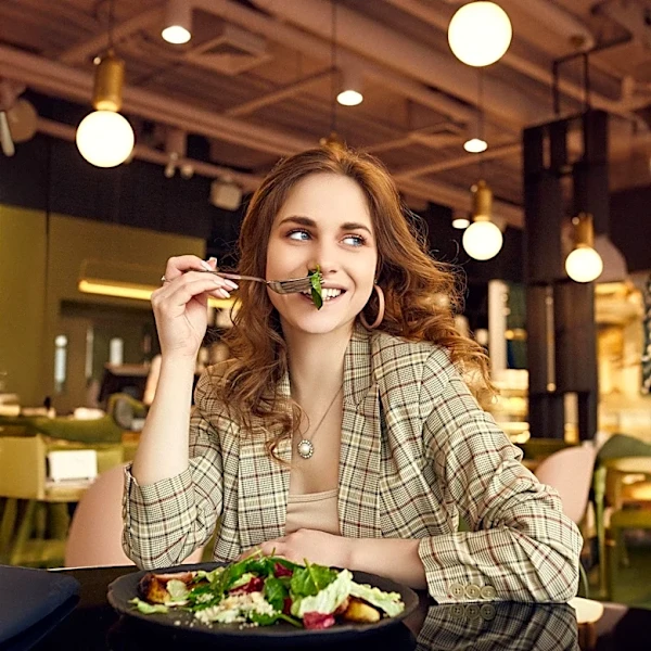 Alison Brie Partners with HelloFresh to Launch Virtual Supper Club Promoting Communal Dining