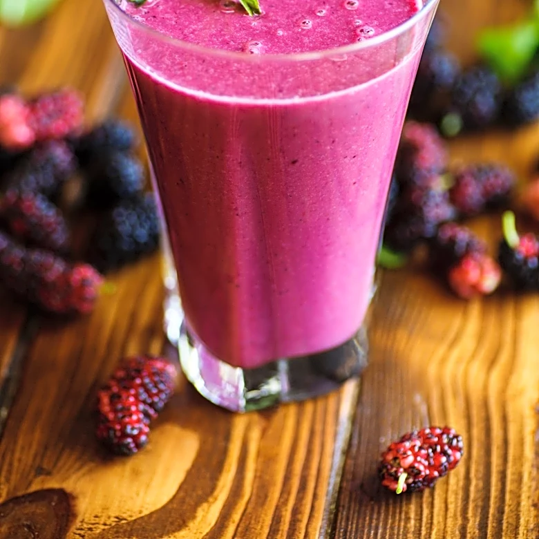 Americans Opt for $22 Smoothies Amid Economic Concerns, Reflecting Consumer Behavior Trends