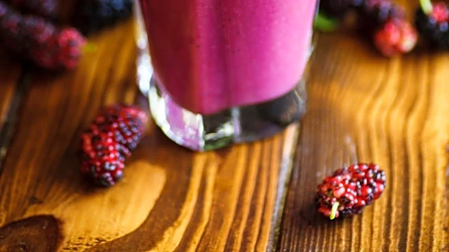 Americans Opt for $22 Smoothies Amid Economic Concerns, Reflecting Consumer Behavior Trends