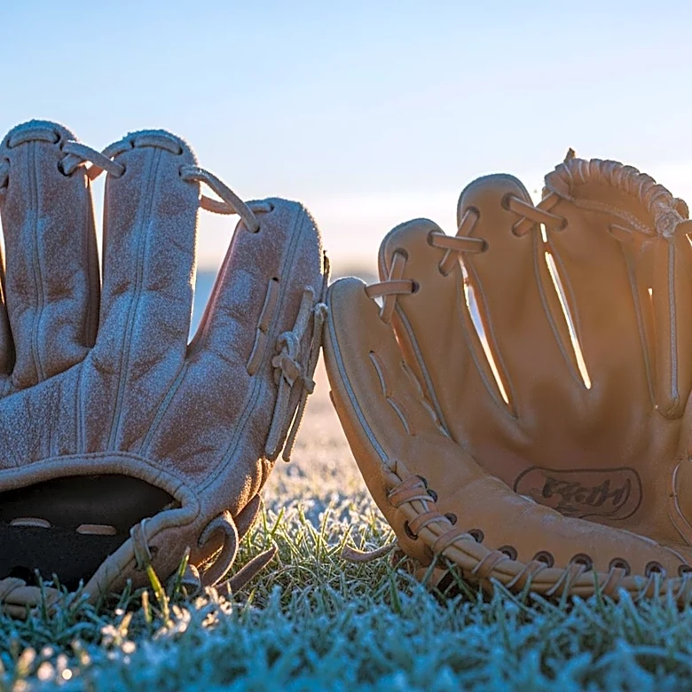 Mets and Yankees Respond Differently to Cold Weather Baseball Games