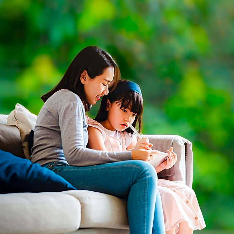 Parents Implement Phone Contracts to Manage Children's Screen Time