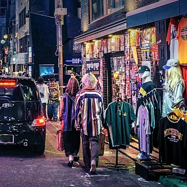 Nashville Photographer's 'Stranger Shoots' Go Viral, Sparking Online Trend