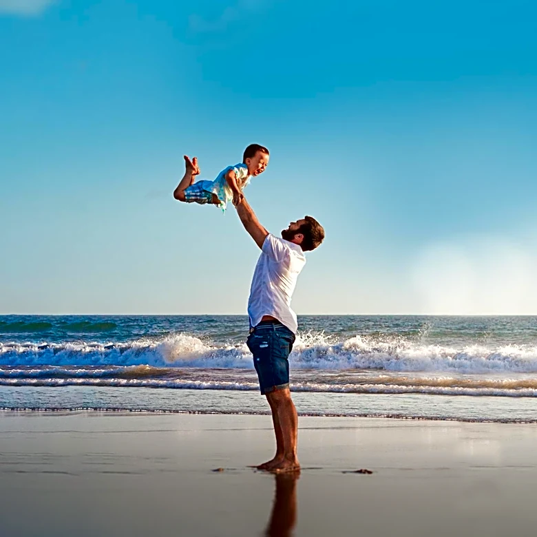 Author Critiques 'Potted Plant' Parenting Approach, Advocates for Active Parental Engagement