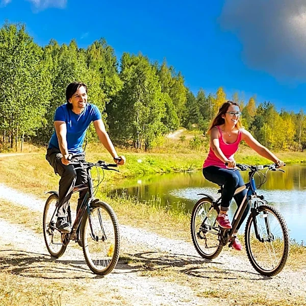 Trainers Discuss Benefits of Walking vs. Cycling for Fitness Goals