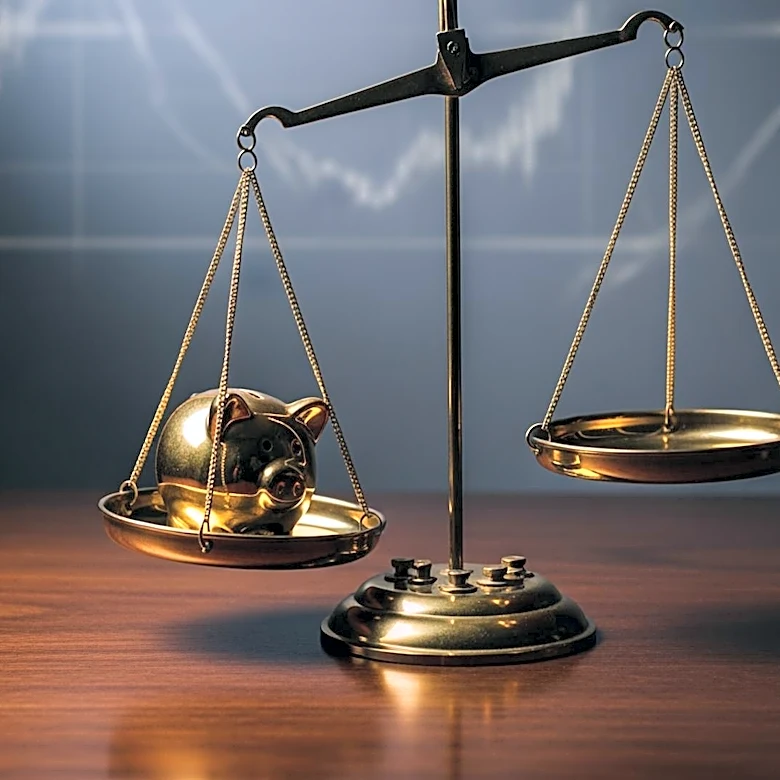 Financial Experts Advise Against Borrowing from 401(k) Amid Economic Uncertainty