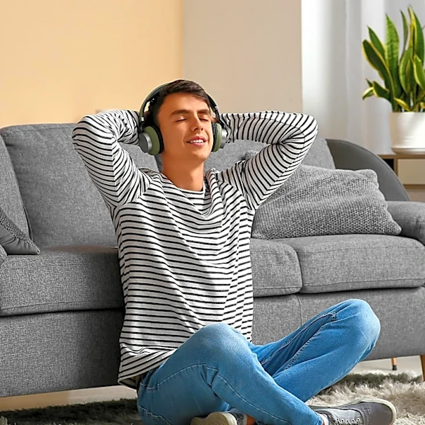 Experts Warn Against High Volume Headphone Use to Prevent Hearing Loss