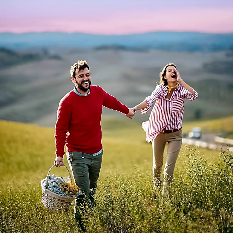 Internet Discovers 'Tuscan Dad' as Male Counterpart to Viral 'Tuscan Mom' Trend