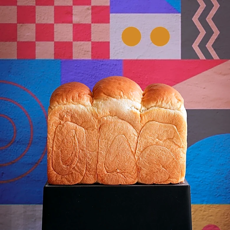 The Atlantic's Caity Weaver Uncovers America's Best Free Restaurant Bread